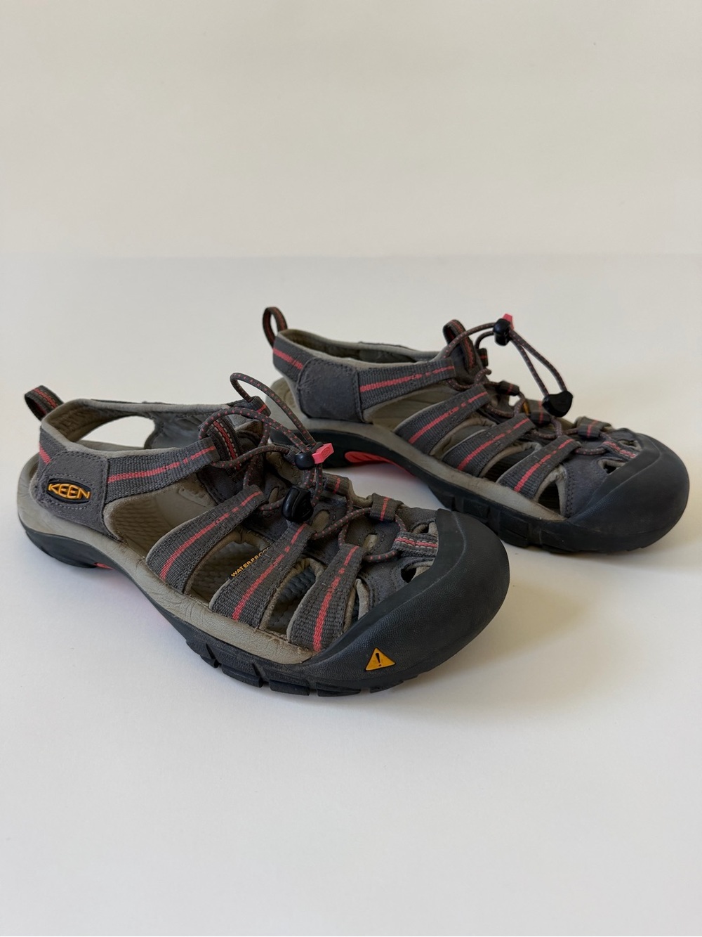 Keen Sandals Water Shoe Newport H2 Hydro Gray Coral Waterproof Womens 9.5 GUC